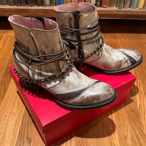 Miss Macie Desert Dancer Western Booties – Leather Lace + Chain – NWOB